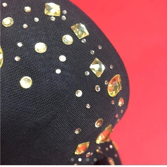 Bedazzled la senza bra 🖤🤍​​​​​​​​​​​​​​​​​​​​​​​ - Picture 2 of 4